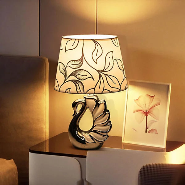 Aigosta  Lampada da Tavolo E14 32cm Ceramica Argento Bianco Moderna